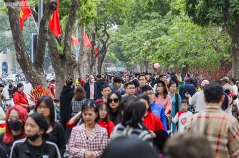 Hanoi Crowds