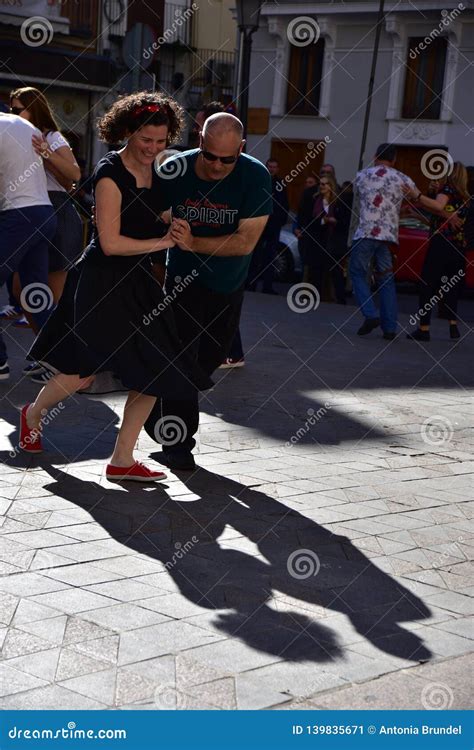 Happy Dancers Valencia