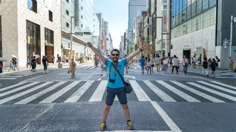 Happy Tourist Tokyo