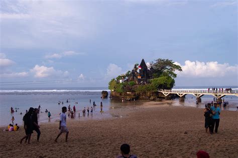 Happy Tourists Malang