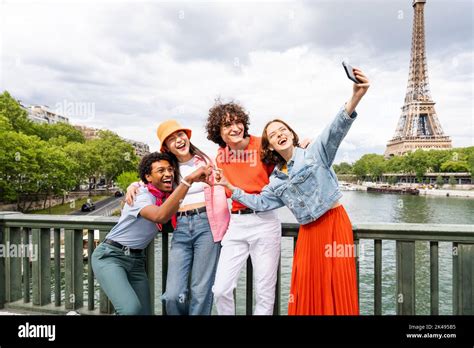 Happy Tourists Paris