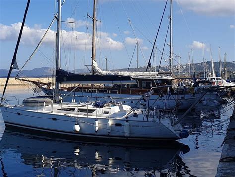 Happy Traveler Crete