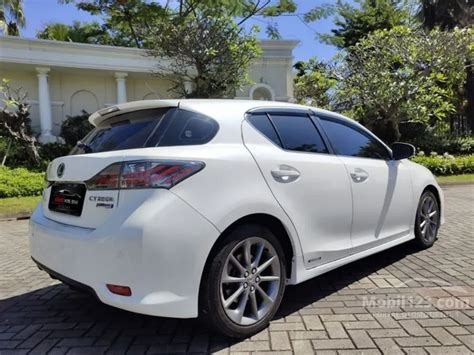 Harga Lexus CT200h di Indonesia