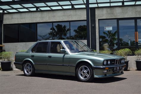 Harga Mobil BMW E30: Apa Yang Harus Diketahui?