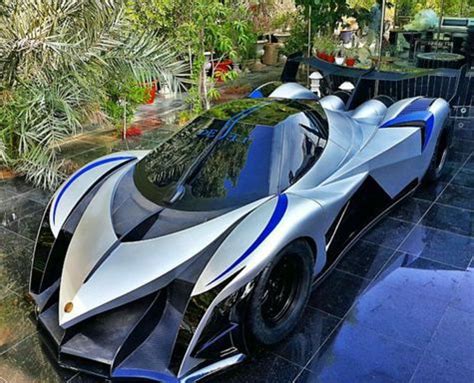 Harga Mobil Devel Sixteen