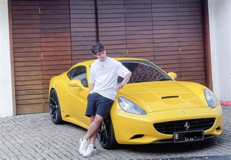 Harga Mobil Ferrari Rizky Billar