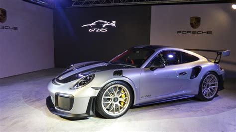 Harga Porsche 911 GT2 RS dan Fitur yang Dimiliki