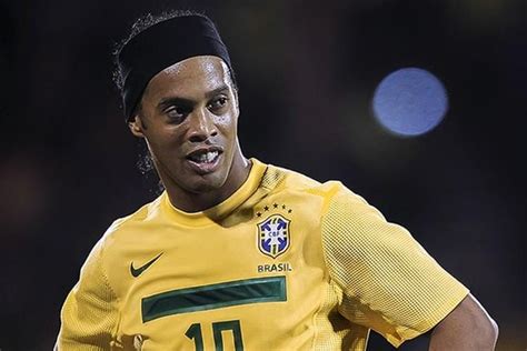 Harga Ronaldinho Dalam Rupiah: Siapa yang Tak Tahu?
