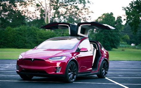 Harga Tesla Model X: Siapa yang Tidak Ingin Punya Mobil Mewah Ini?