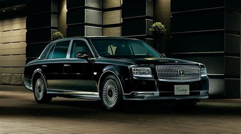 Harga Toyota Century di Indonesia