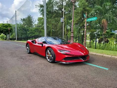 Harga Ferrari SF90