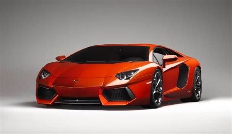 Harga Lamborghini Aventador: Apa yang Harus Anda Ketahui?