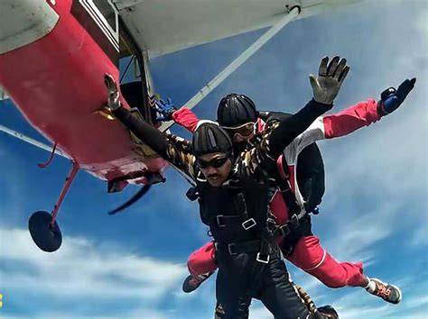 Harga Skydiving di Indonesia