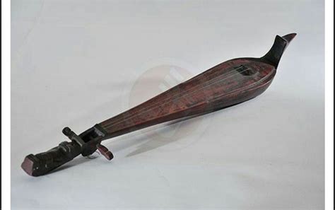 Hasapi Batak dengan ukiran tradisional