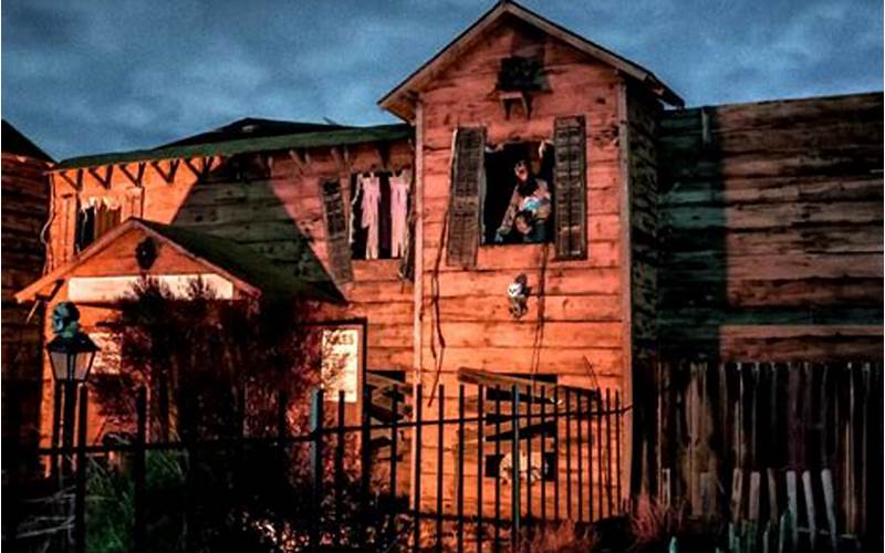 Haunted House Attractions Outside