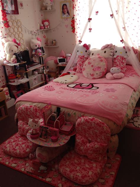 Hello Kitty-themed bedding