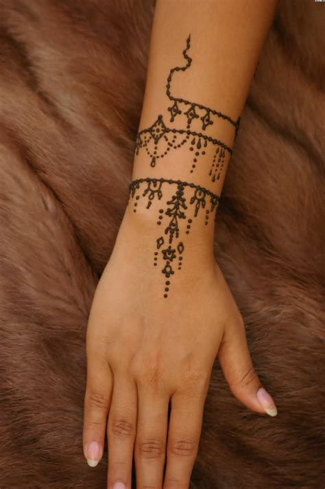 Pin by Jennifer Scott on tattoos Arm band tattoo, Henna