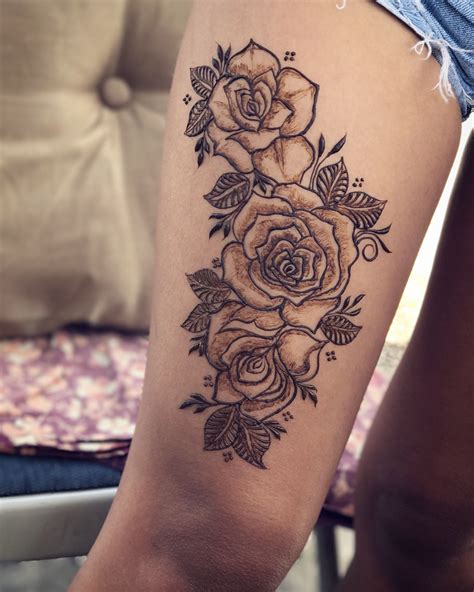 Black Henna Tribal Bohemian Hand Tattoo Ideas for Women