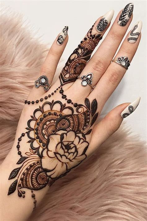 75+ Henna Tattoos That Will Get Your Creative Juices Flowing
