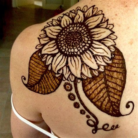 Henna sunflower I got today Henna tattoo, Sunflower