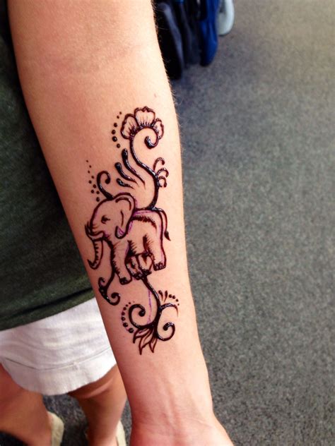 elephant henna tattoo Henna elephant tattoos, Henna