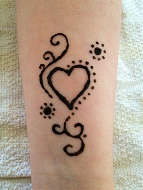 Henna heart tattoo designs for valentine’s day Simple