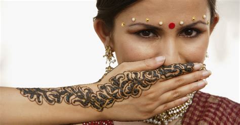 Here are the dangers of henna tattoos Henna tattoo