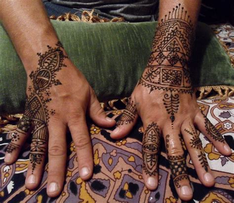 'Menna' Trend Sees Men Wearing Intricate Henna Tattoos