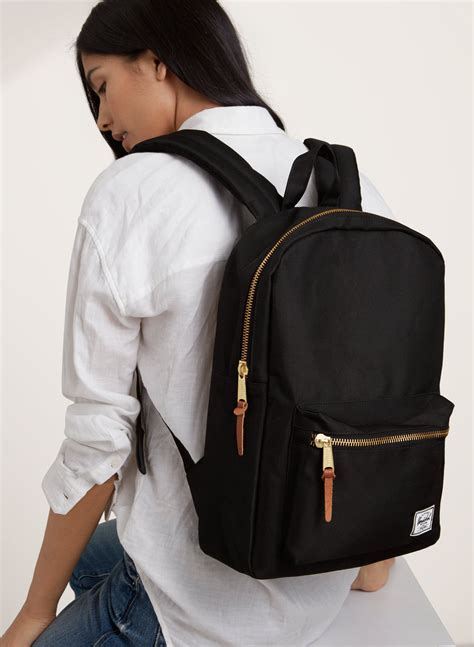 Herschel Backpack Women Outfit Style: Tips And Ideas For 2023