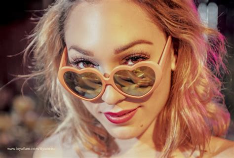 Hesitant Lesbian Porn: Explore Discreetly