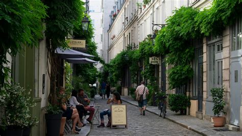 Hidden Courtyards Paris
