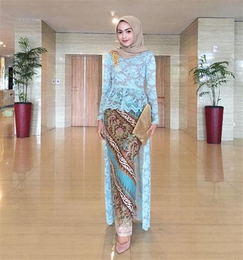 Hijab Kebaya Dengan Warna Cerah