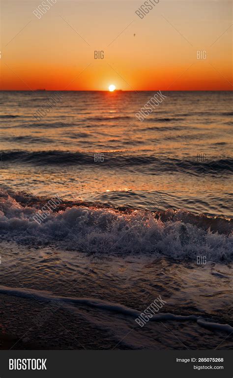 Hiketrek Nature Walk Review: Sunrise, Birds, & City Views