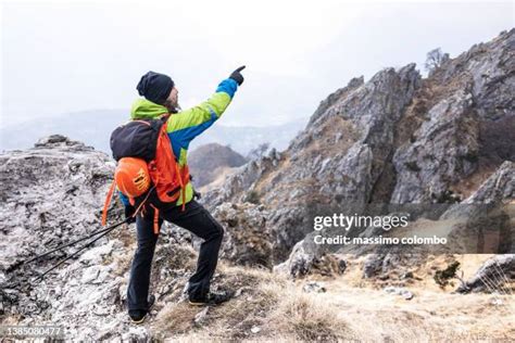 Hiking Guide pointing