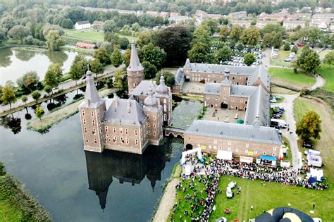 Hoensbroek Castle accessibility