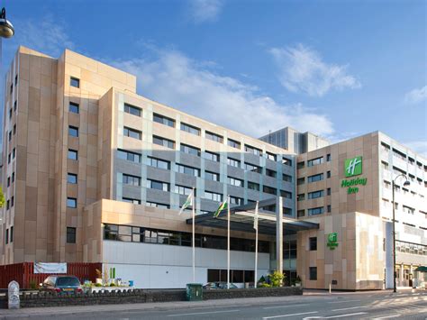 Holiday Inn Cardiff City Cardiff, Professional and Courteous Service: A Hallmark of Excellence