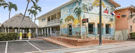 Hollywood Beach Flamingo