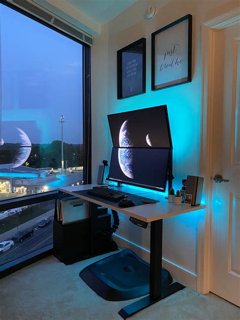 40 Workstation Setups That We Really Like Home office setup, Bedroom