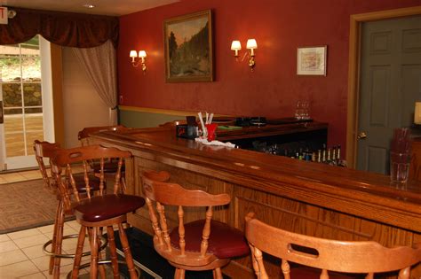 I just spotted the perfect colors! Home bar designs