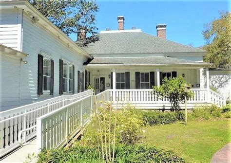 Honey Horn Tour Guide