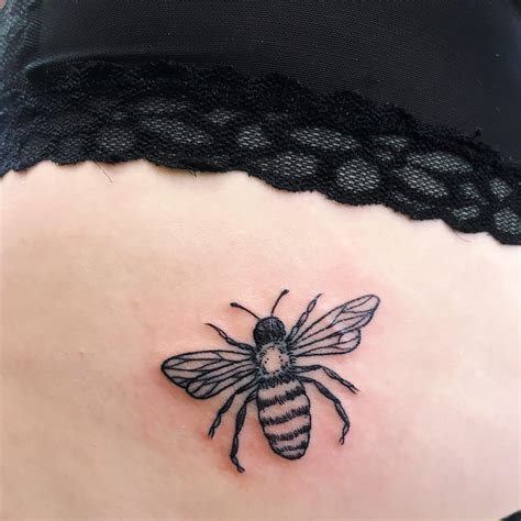 Honey bee tattoo done by shun5084…
