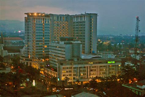 Hotel Dekat Bandung Indah Plaza dengan Lokasi Strategis