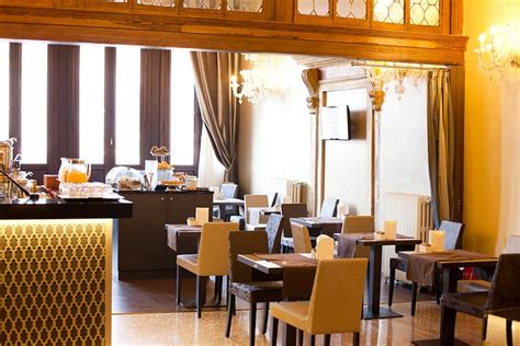 Hotel Acadia Concierge