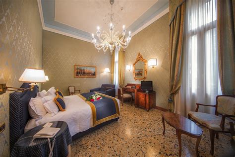 Hotel Colombina Venice Guest Room