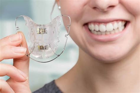 How Does a Plastic Retainer Work?