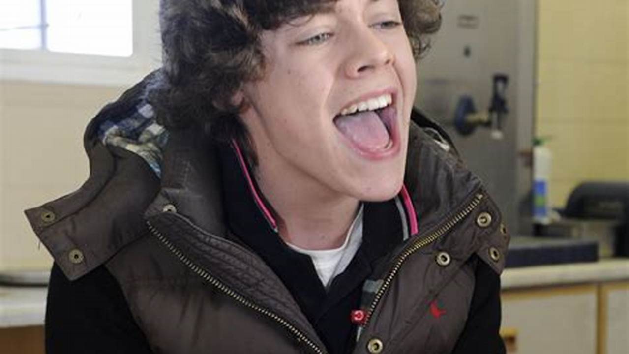 How Old Is Harry Styles 2025