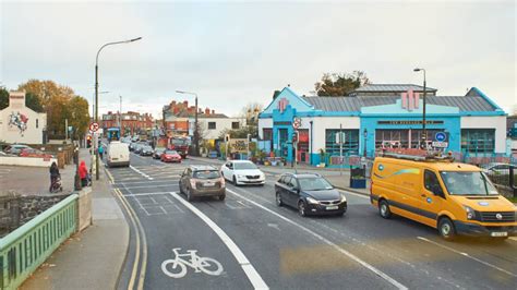 How can tourist rent a car in Upper Dublin