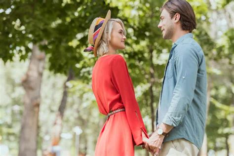 How A Guy Should React To A Girl Who Likes Him