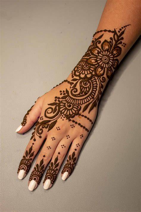 How Does Henna Tattoo Work