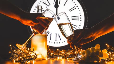 10 Creative Ways to Celebrate New Year: Fun Ideas to Ring in the New Year!